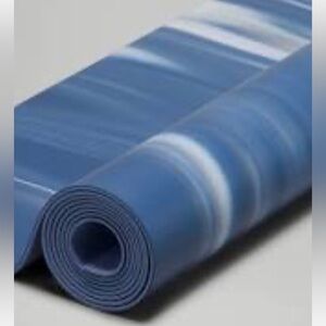 Lululemon Blue Swirl Yoga Mat with Logo (new) 5mm thick